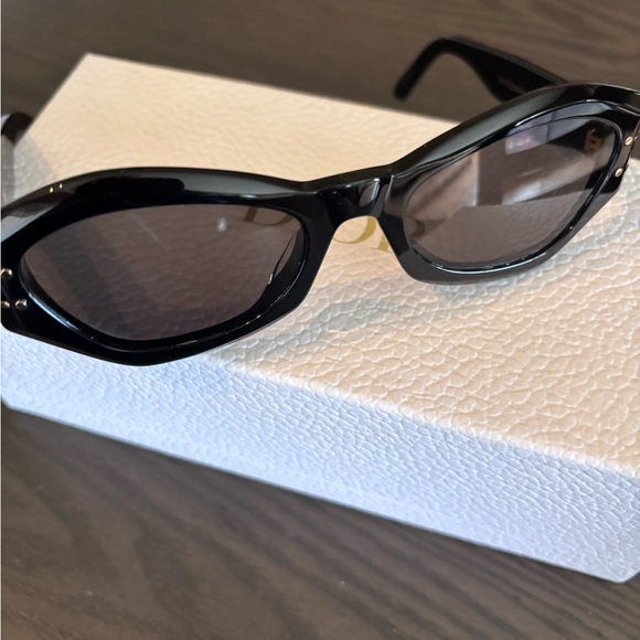 Stylish Black Sunglasses main image 5